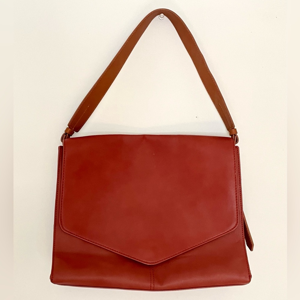 Messenger Bag with Leather Strap and Interior Pockets 💼♡
